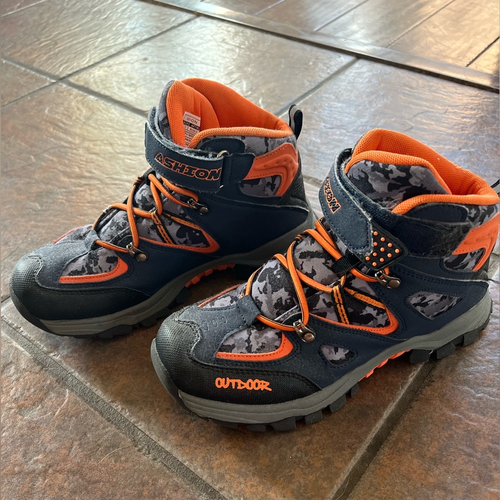 Kids Outdoor Hiking Shoes - Size 38 EU - New Condition